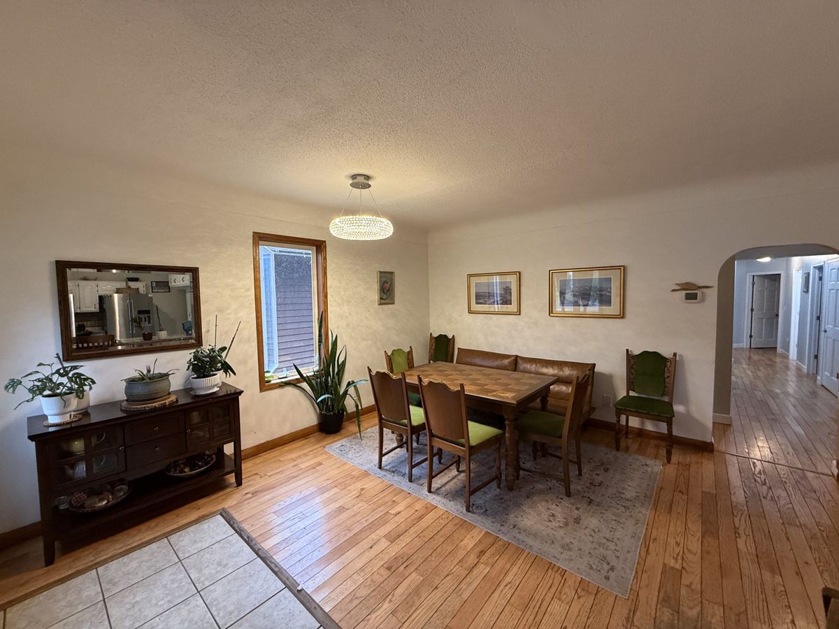 Dining room with a big table at The Pine City House
